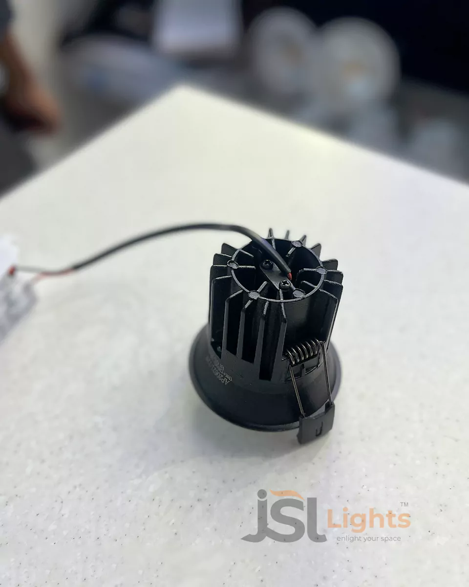 7W Black Body Deep Recessed Tunable COB Downlight 20623 Ceiling Spotlight with Silver Reflector