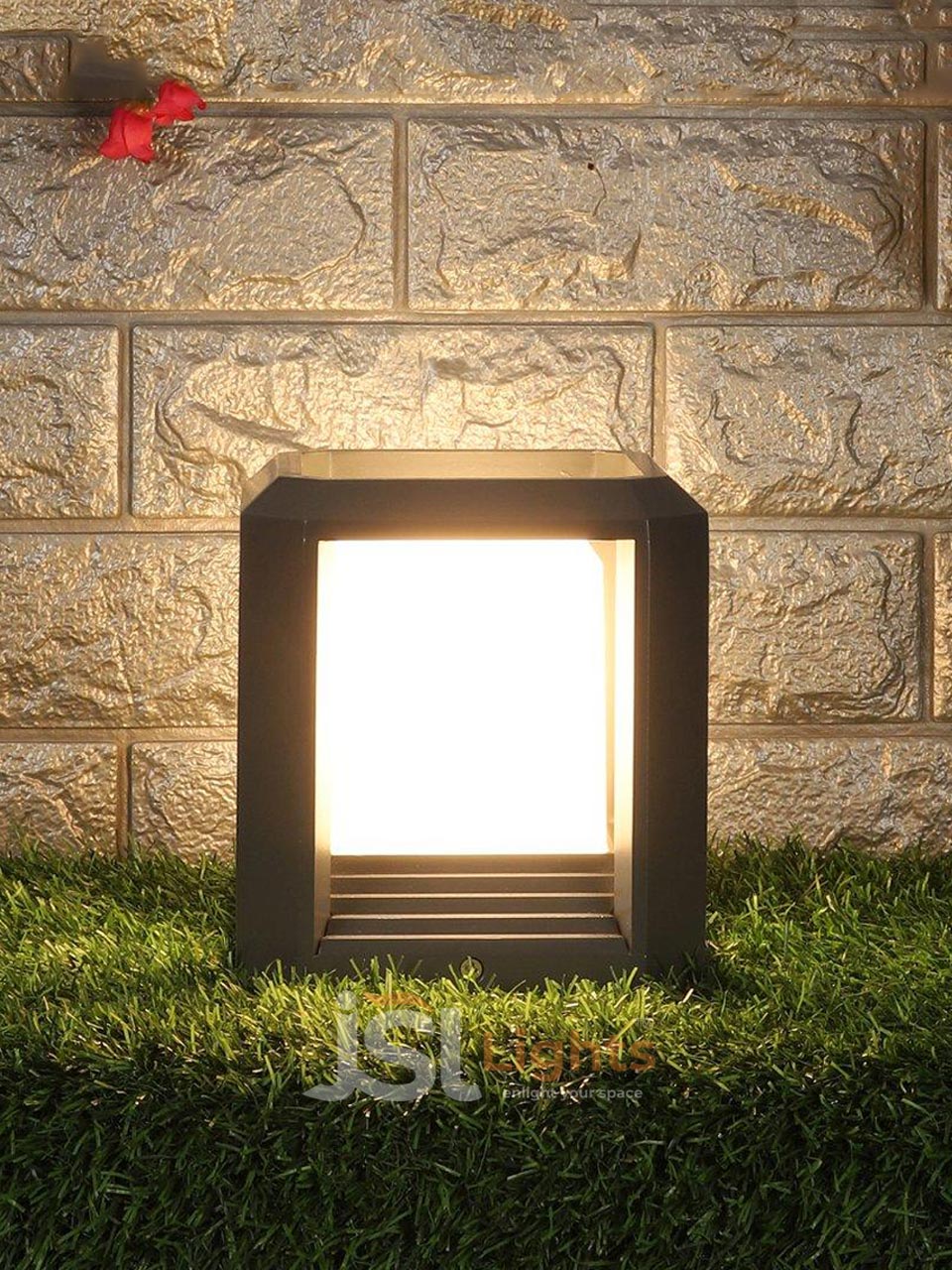 Square Outdoor LED Gate Light 8802 Small 7IN Pillar Post Light with E27 Holder Aluminium Body and PC Diffuser IP65